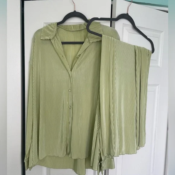 Yellow Green Two Piece Slouchy Set - Picture 2 of 7